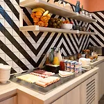 Hotel Ibis Tour Montparnasse 15eme Parigi