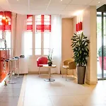 Hotel Ibis Tour Montparnasse 15eme Parigi